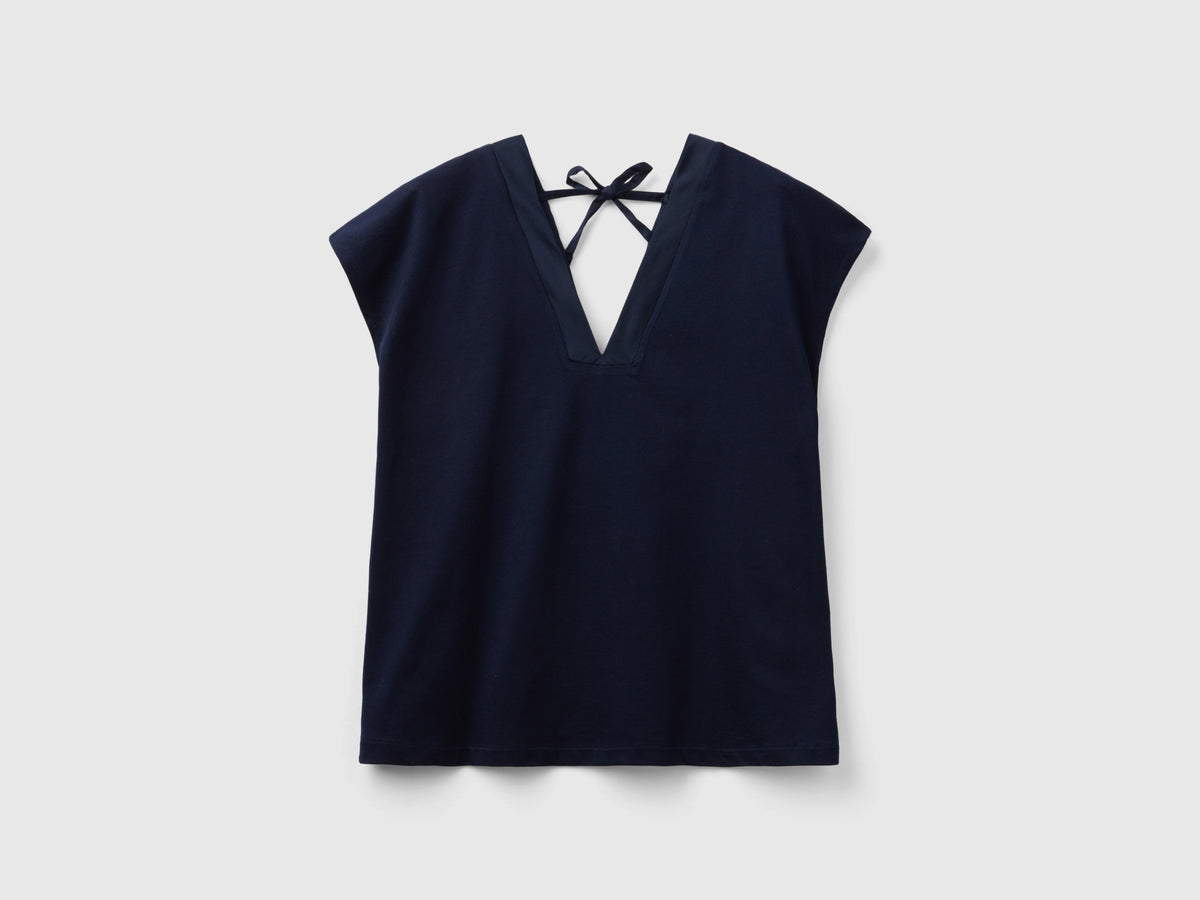 T-shirt scollo a V davanti e dietro