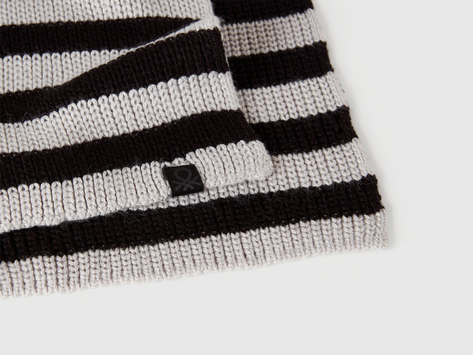 Sciarpa in maglia a righe da bambino grigio chiaro 3 | Benetton Outlet