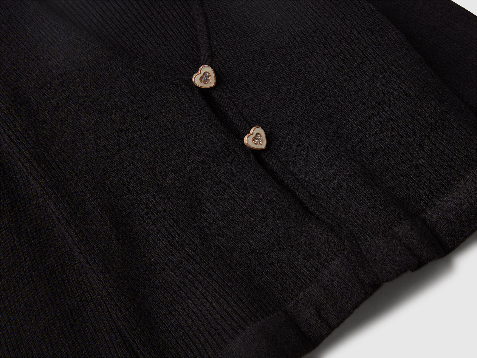 Cardigan con bottoni cuoricino da bambina nero 3 | Benetton Outlet