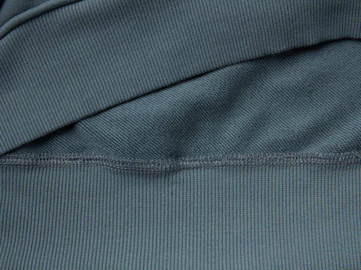 Felpa con ricamo in misto cotone bio