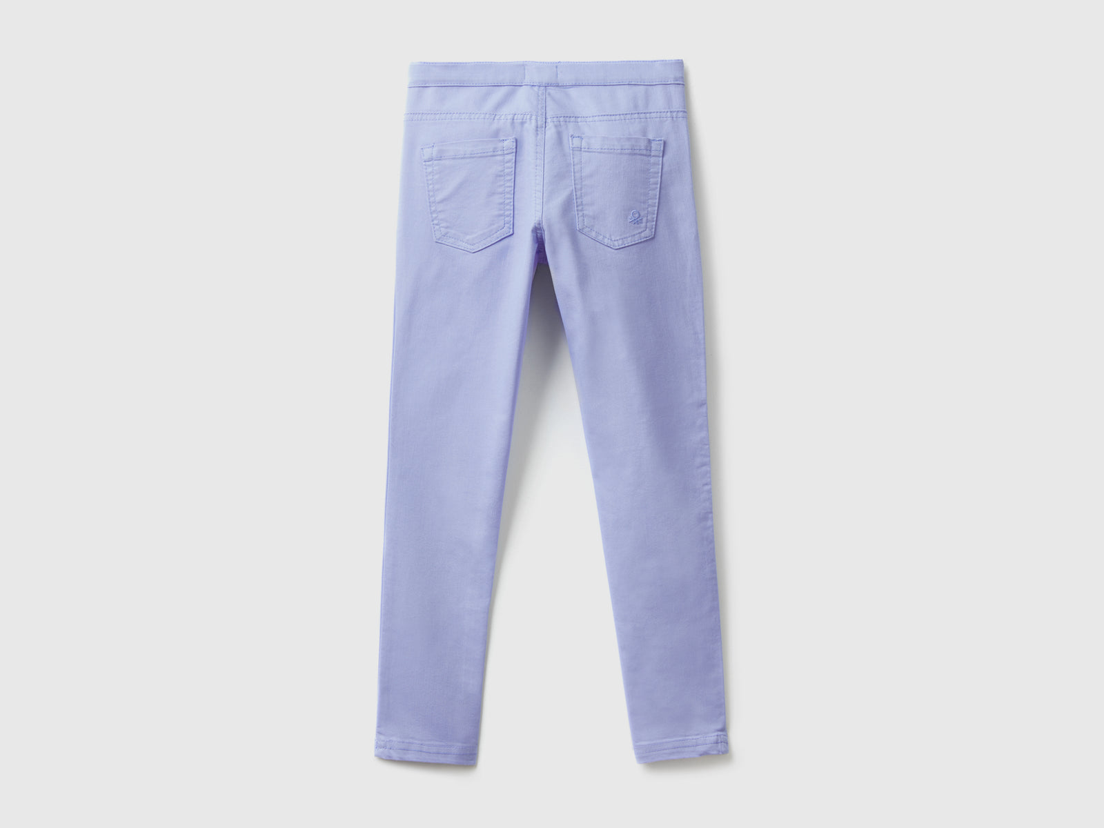 Pantaloni lunghi in misto cotone elasticizzato effetto denim da bambina pervinca 2 | Benetton Outlet