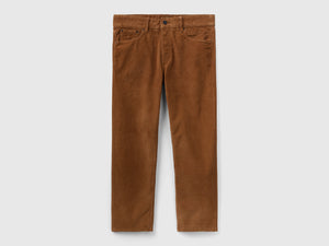 Pantaloni carrot fit in velluto