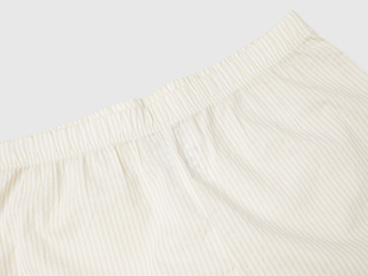 Pigiama con shorts a righe