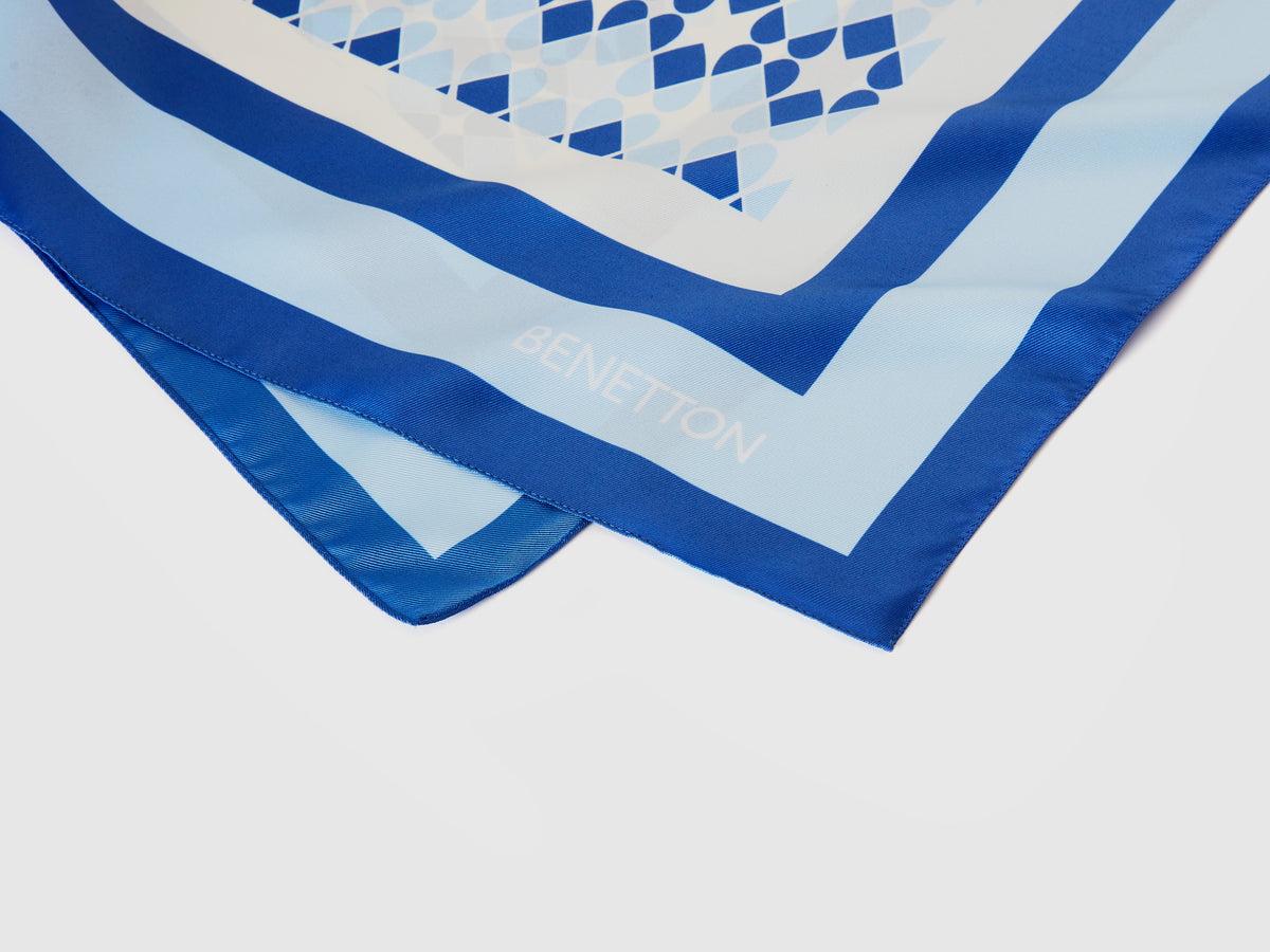 Foulard fantasia in tessuto riciclato