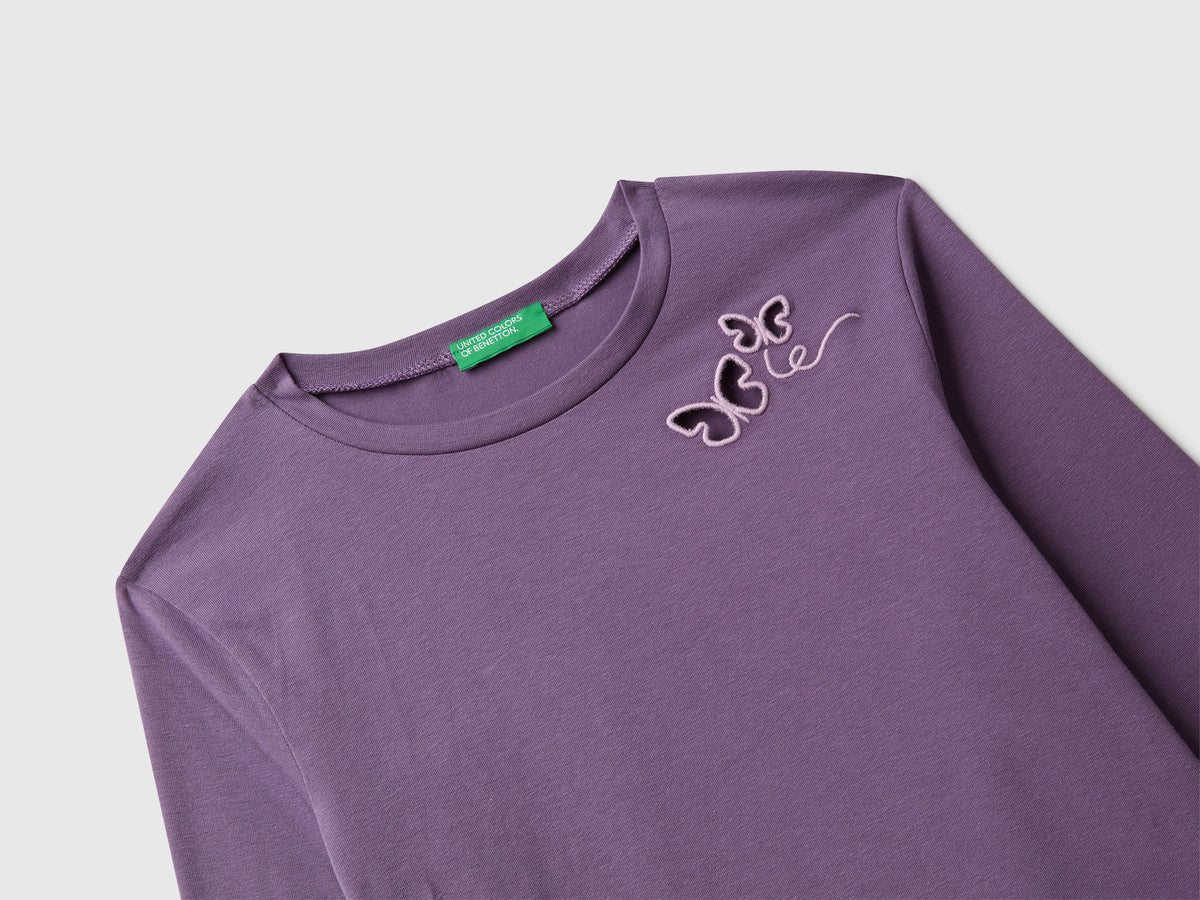 T-shirt con farfalle cut out