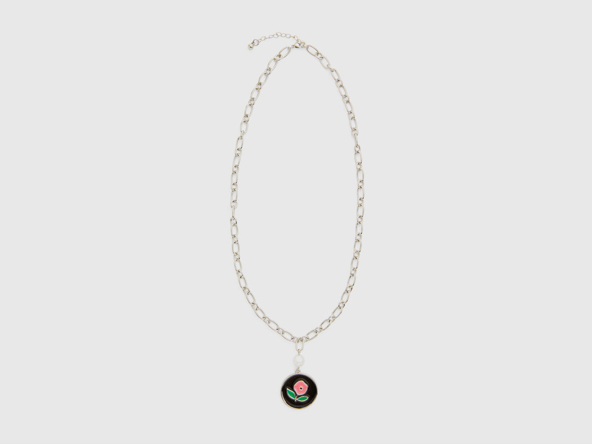 Collana con pendente e fiore rosa