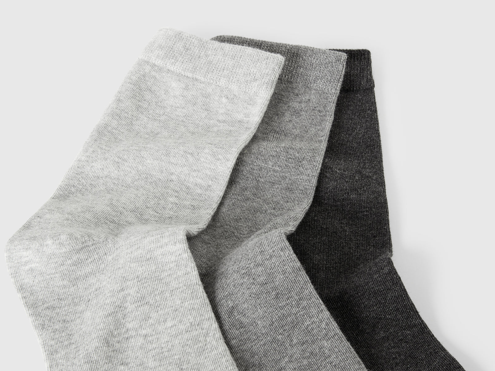 Tre paia di calzini lunghi in cotone stretch da uomo multi-color 2 | Benetton Outlet