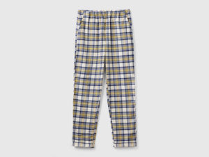 Pantaloni tartan e blu