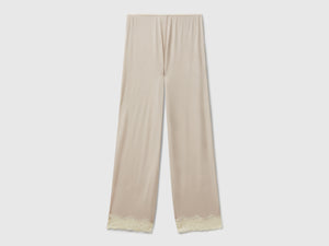 Pantaloni fluidi con pizzo