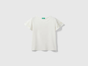 T-shirt con ricami floreali