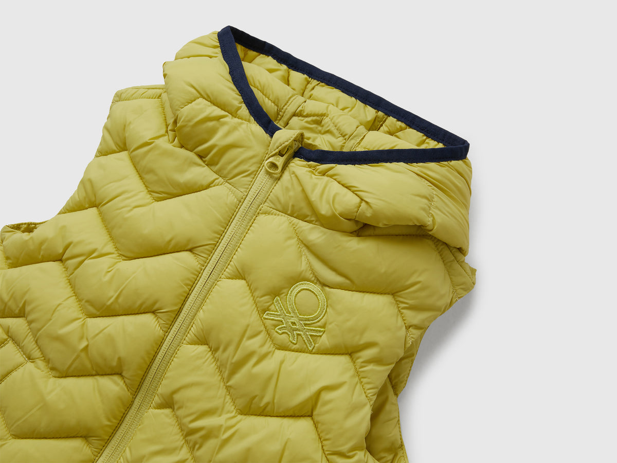 Gilet imbottito con cappuccio