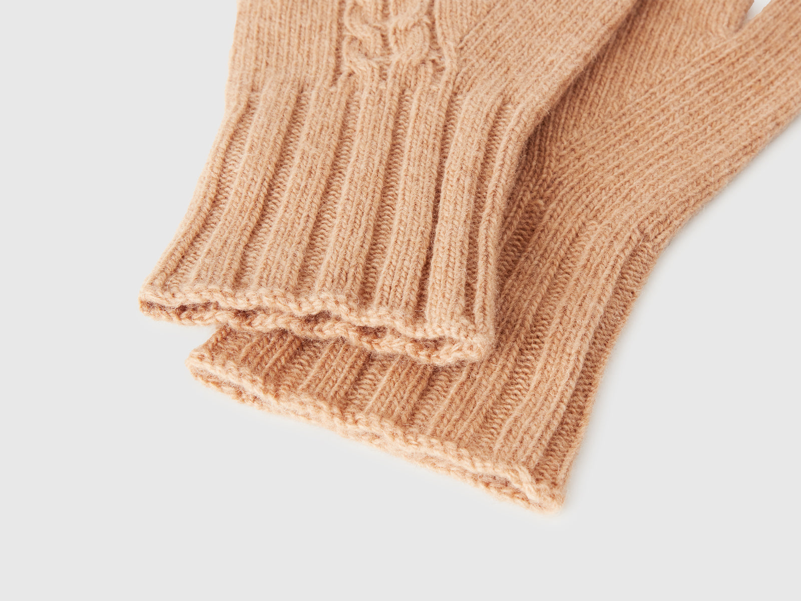 Guanti con lavorazione treccia da donna cammello 3 | Benetton Outlet