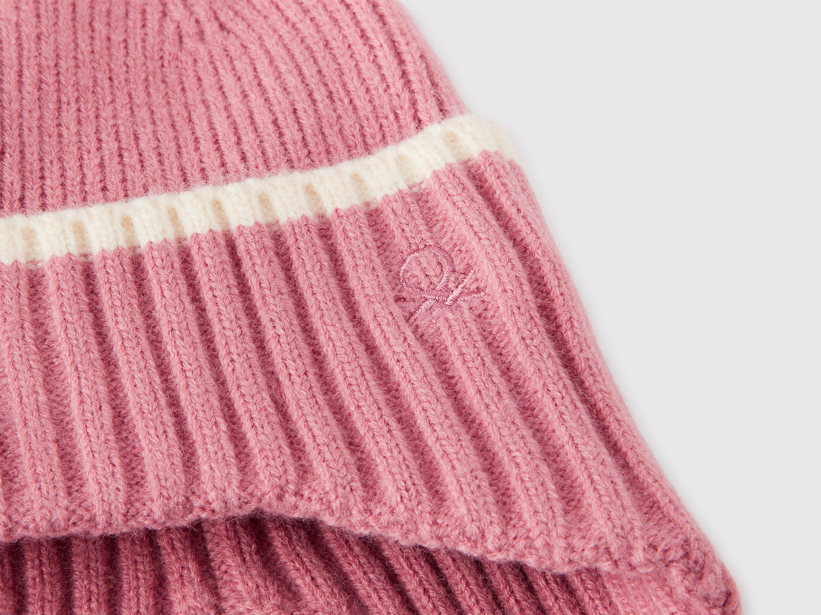 Cappello con paraorecchie e pom pom da bimbo rosa 3 | Benetton Outlet