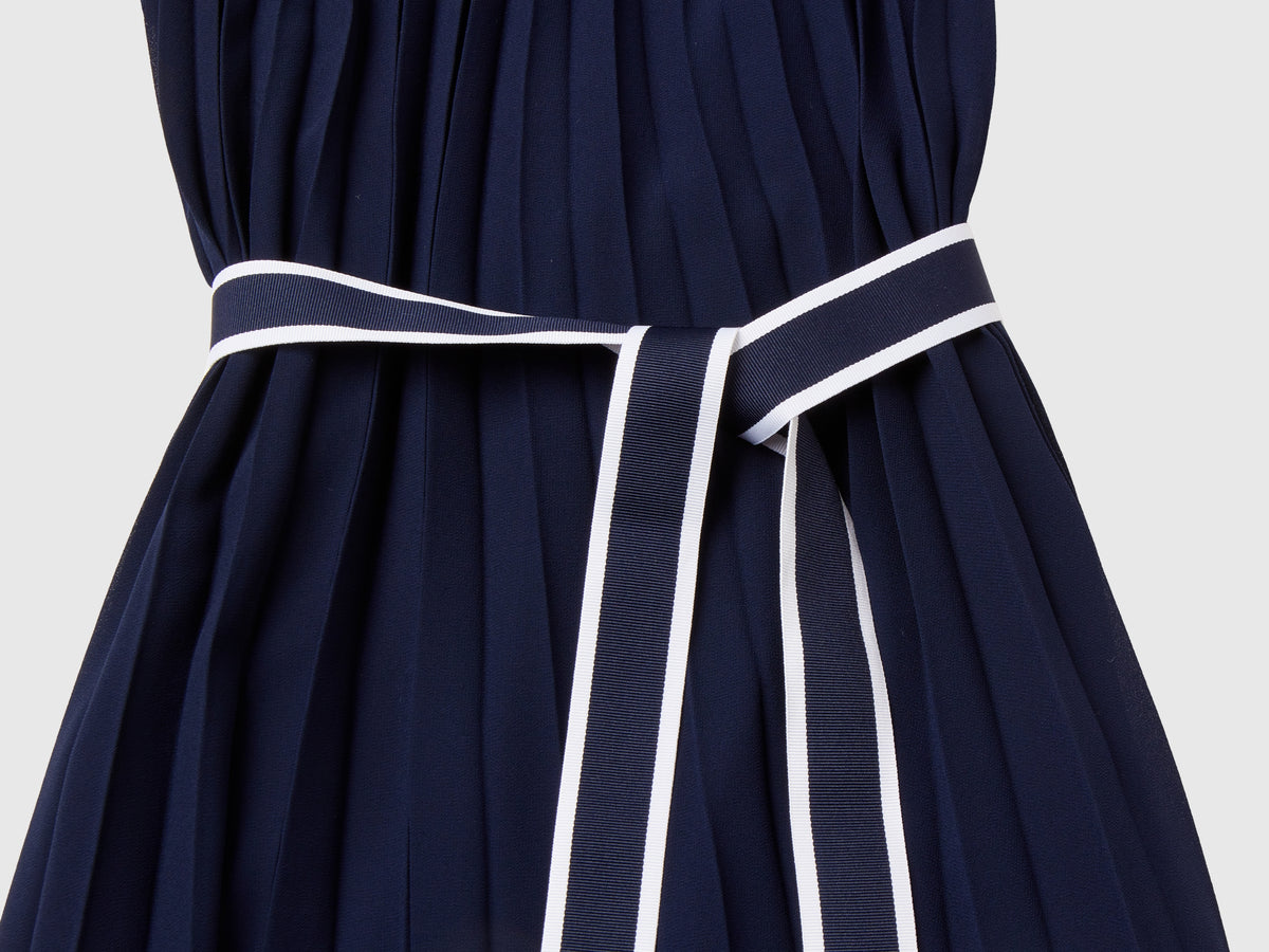 Vestito plissettato con cintura
