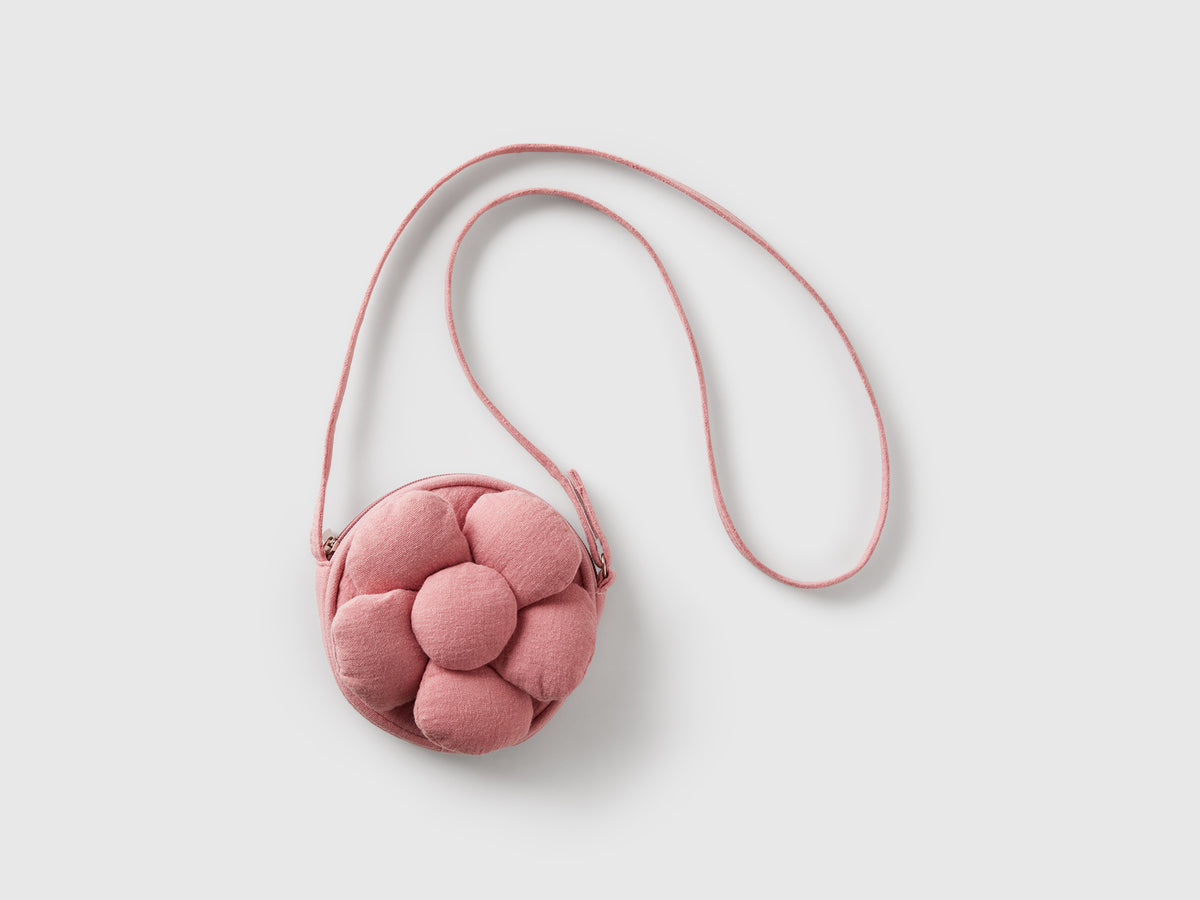 Borsa a tracolla con applicazione fiore