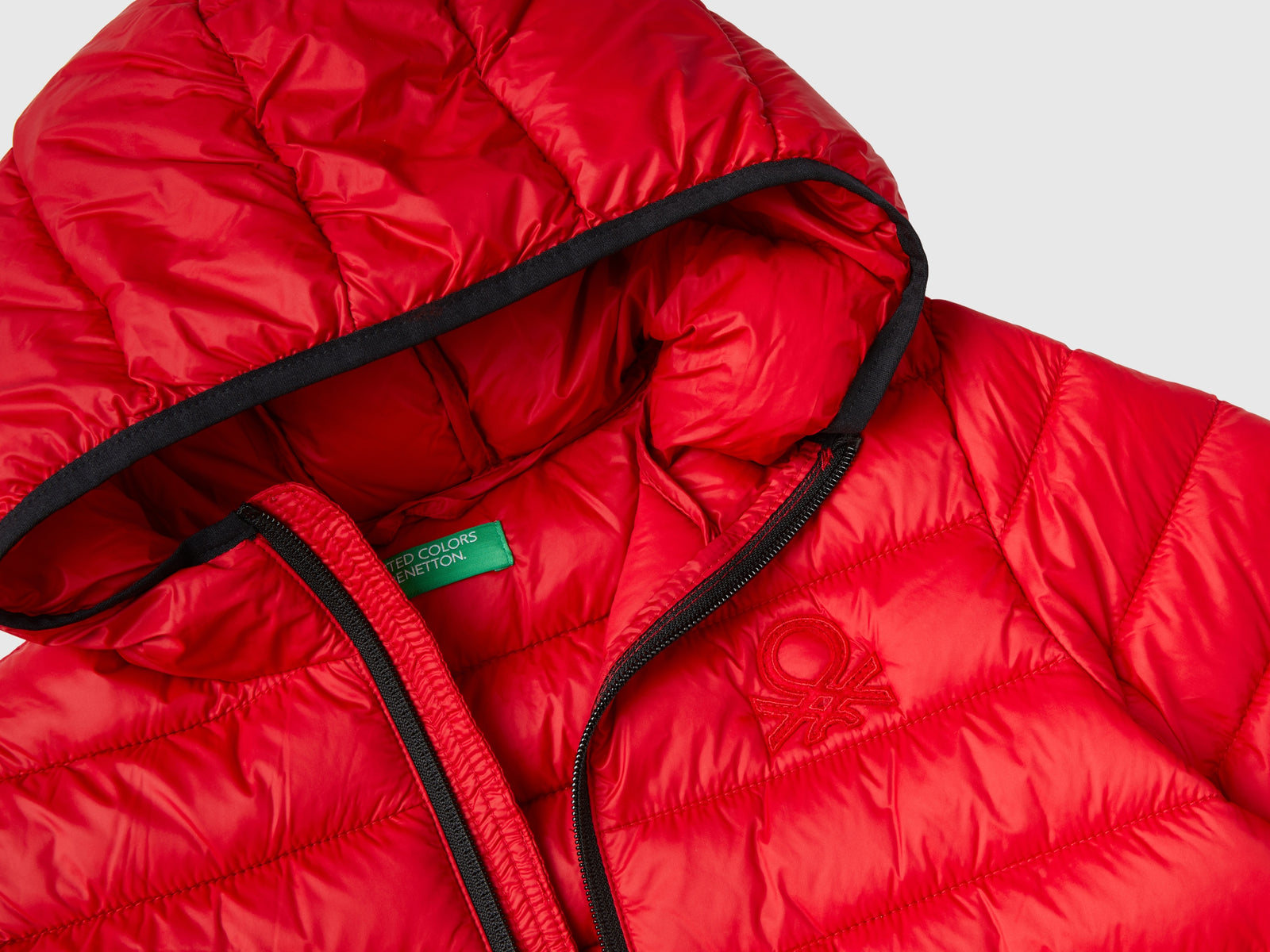 Giubbotto imbottito con cappuccio da bambino rosso 3 | Benetton Outlet