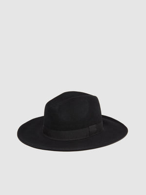 Cappello con nastro