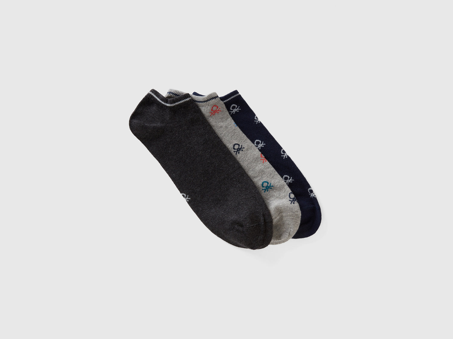 Tre paia di calzini corti con logo da uomo multi-color | Benetton Outlet