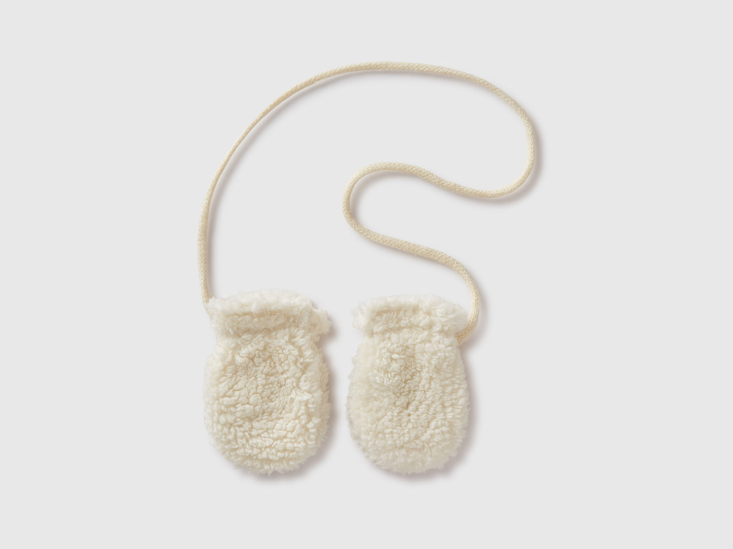 Muffole effetto orsetto da neonato bianco panna | Benetton Outlet