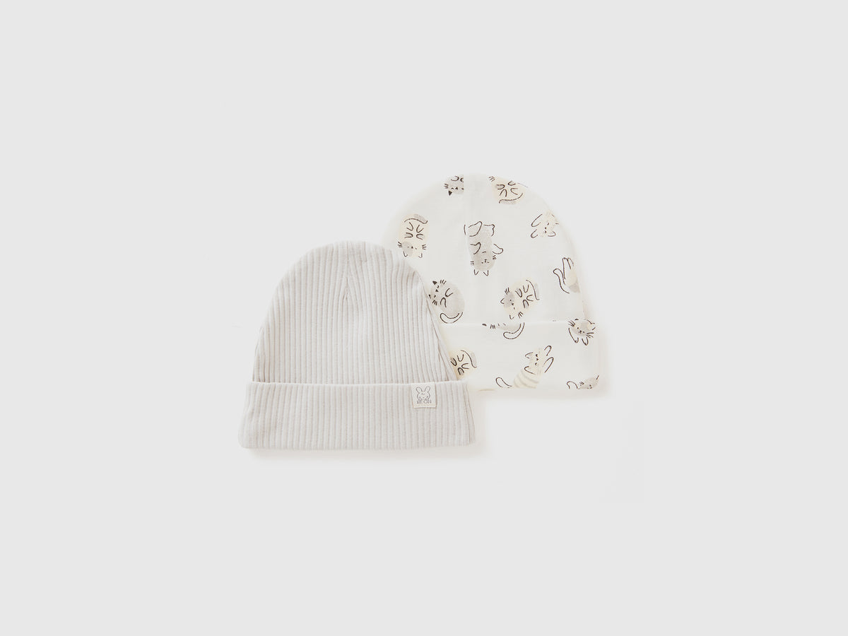 Due cappellini in cotone bio