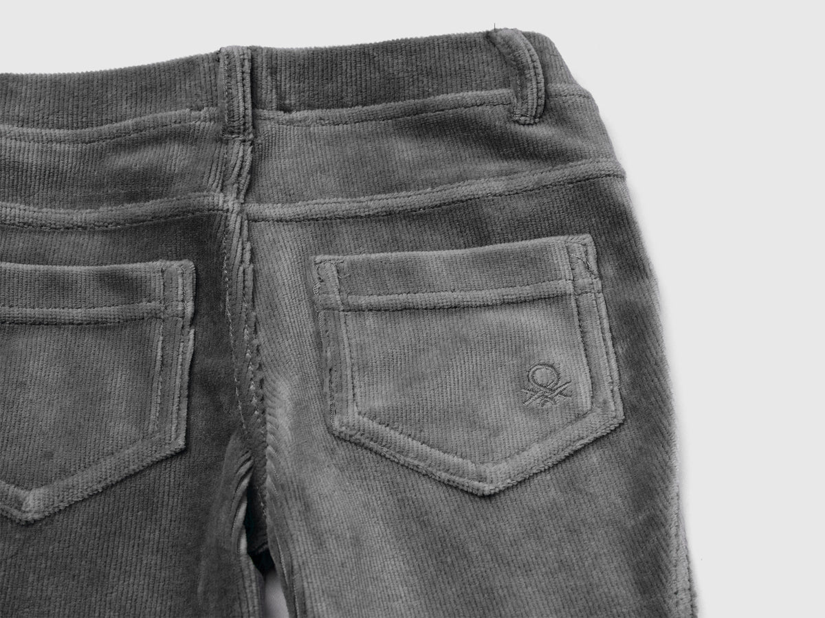 Pantaloni in ciniglia a costine