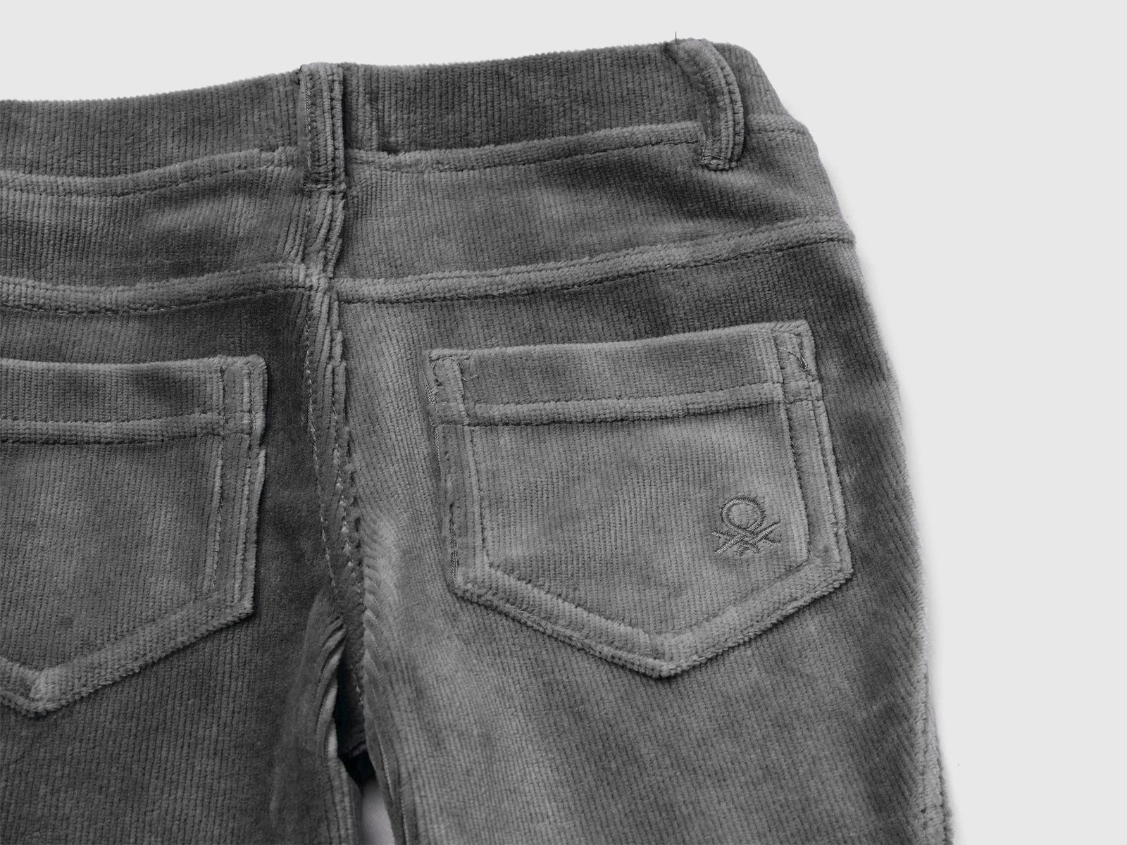 Pantaloni in ciniglia a costine da bimba grigio 3 | Benetton Outlet