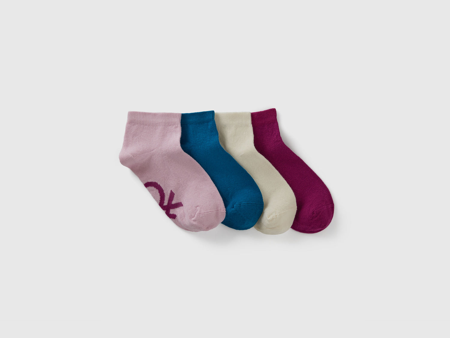 Quattro paia di calzini corti con logo da bambino multi-color | Benetton Outlet