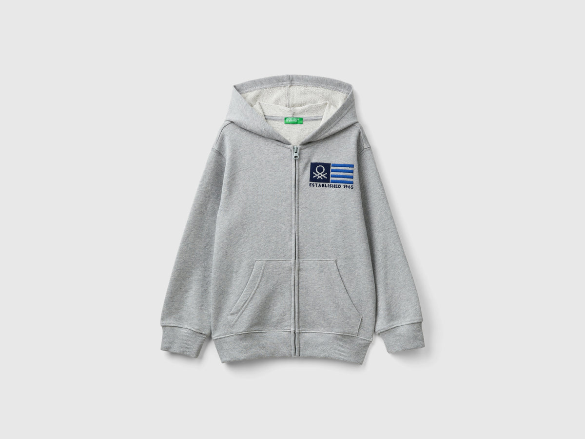 Felpa con zip e ricamo logo