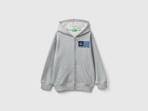 Felpa con zip e ricamo logo