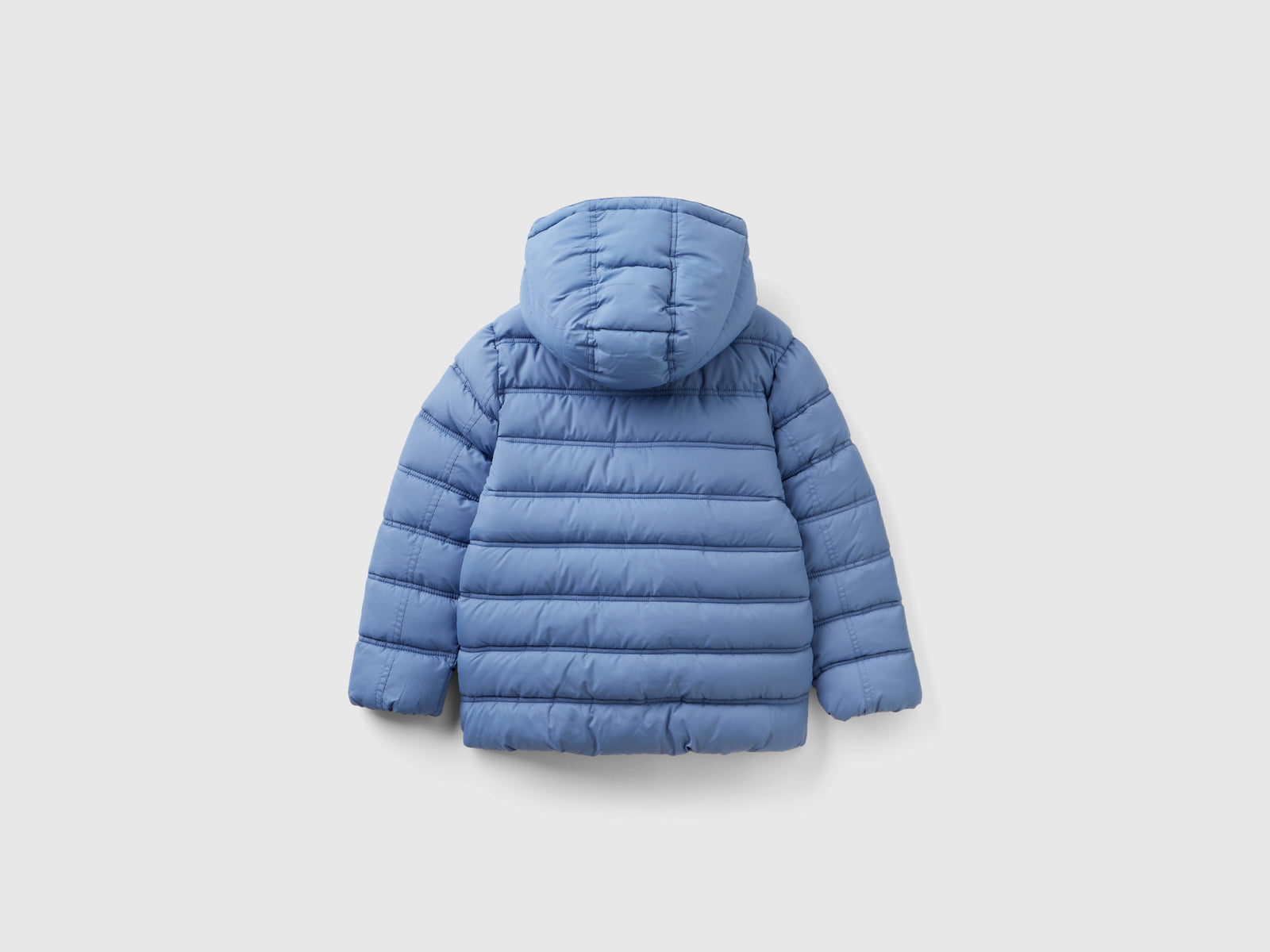 Giubbotto imbottito con cappuccio e logo da bambino azzurro 2 | Benetton Outlet