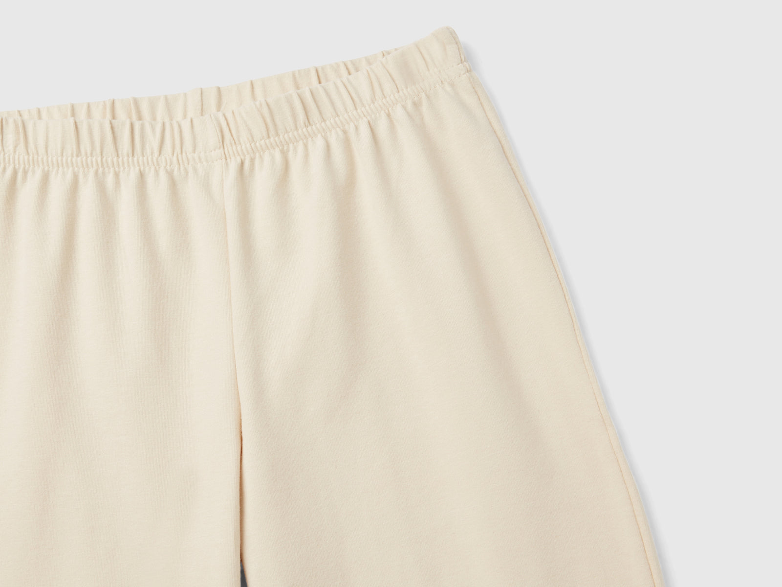 Pigiama mascotte con maglia cropped da bambina beige 2 | Benetton Outlet