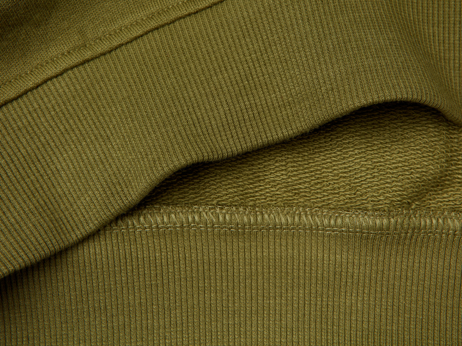 Felpa a righe con ricamo "BE" da bambino verde militare 2 | Benetton Outlet