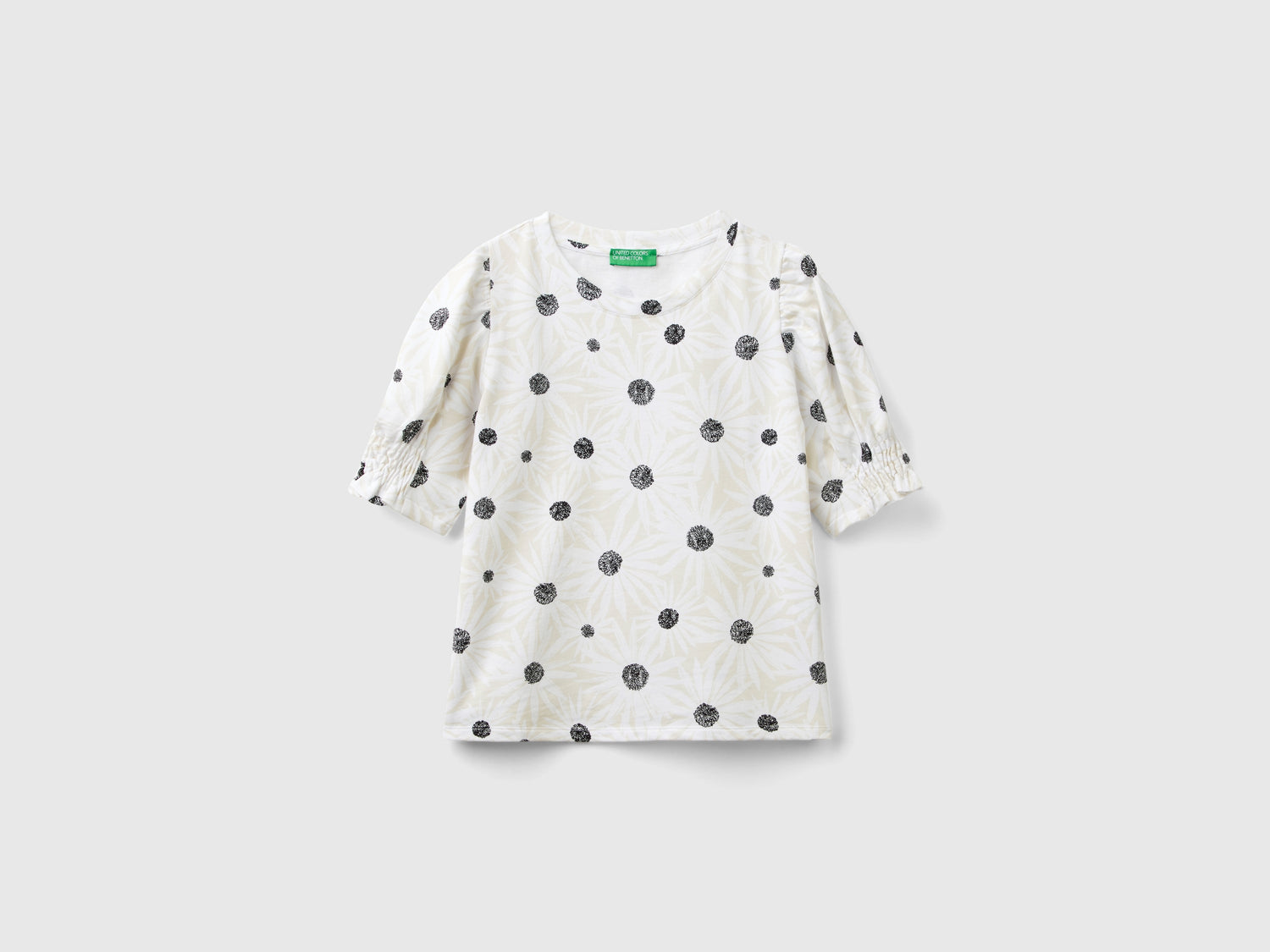 T-shirt in cotone bio con stampa fiori da donna bianco | Benetton Outlet