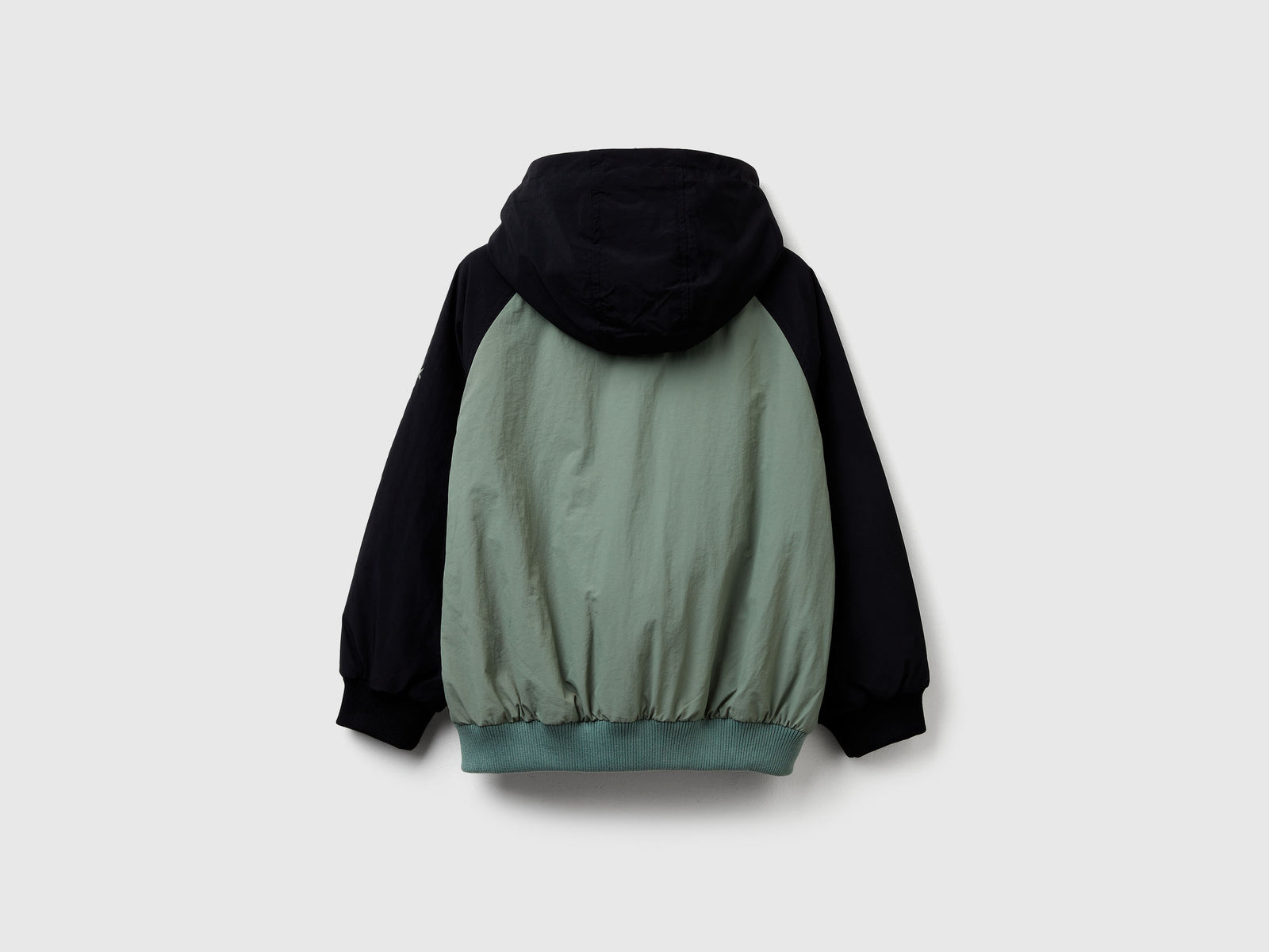 Giubbino in nylon con cappuccio da bambino multi-color 2 | Benetton Outlet