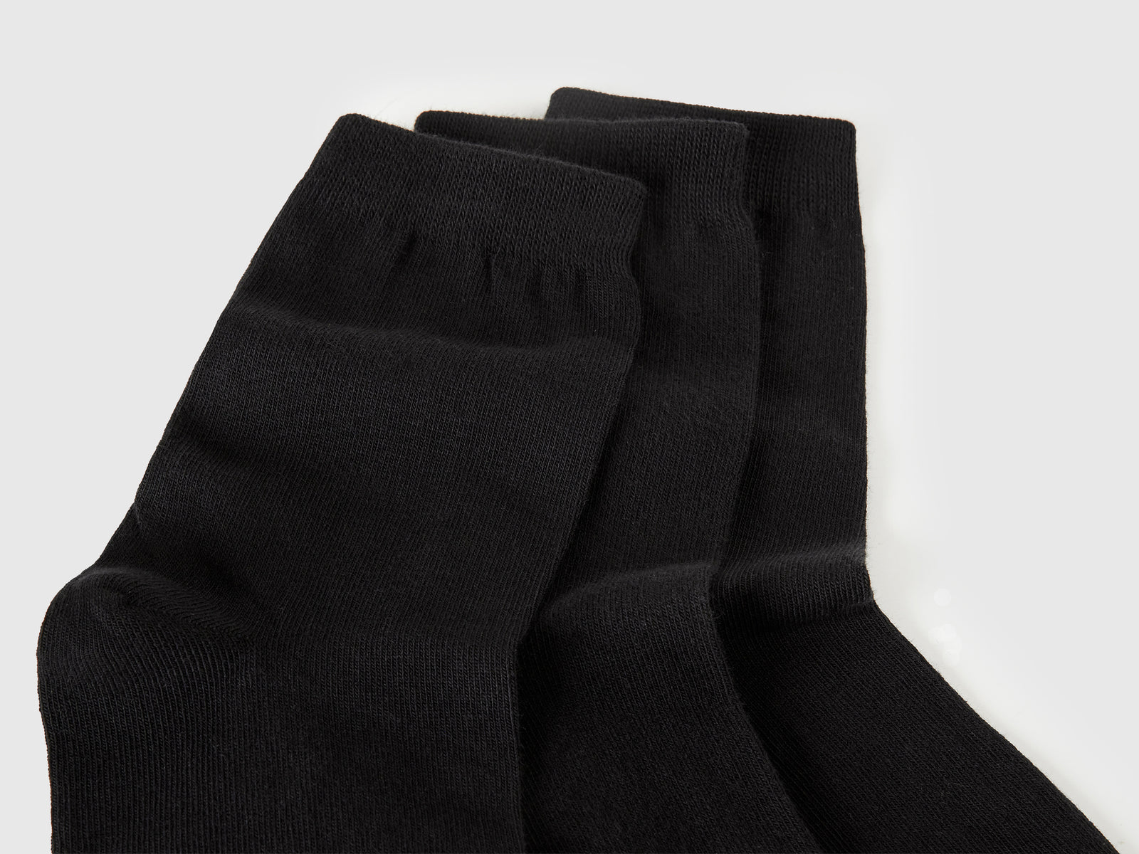 Tre paia di calzini lunghi in cotone stretch da uomo nero 2 | Benetton Outlet