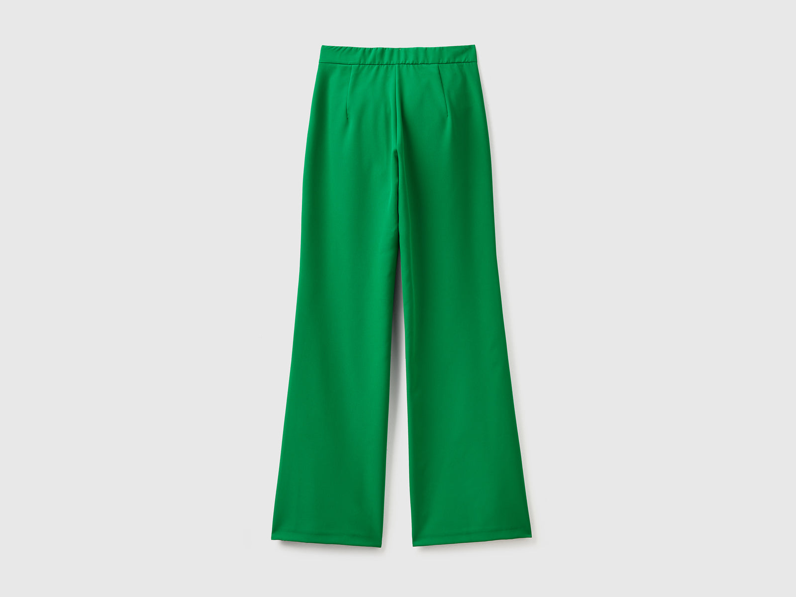 Pantaloni lunghi in tessuto elasticizzato con gamba svasata sul fondo da donna verde 2 | Benetton Outlet