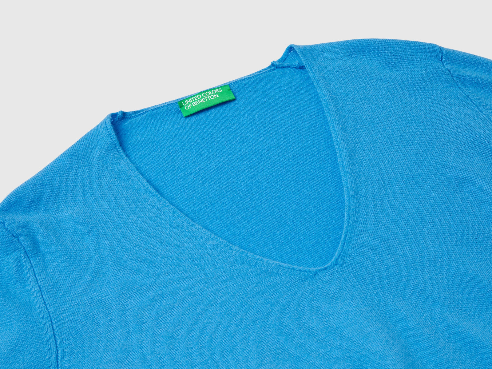 Maglione con scollo a V in pura lana Merino da donna azzurro 3 | Benetton Outlet