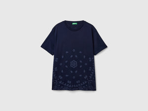 Maglietta con stampa bandana