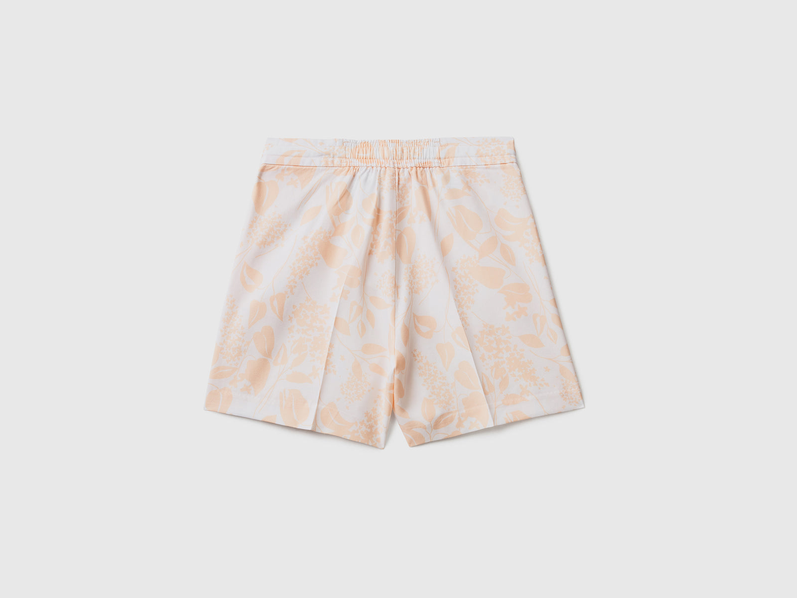 Pantaloni corti fluidi in puro lyocell con leggera piega centrale da donna rosa tenue 2 | Benetton Outlet