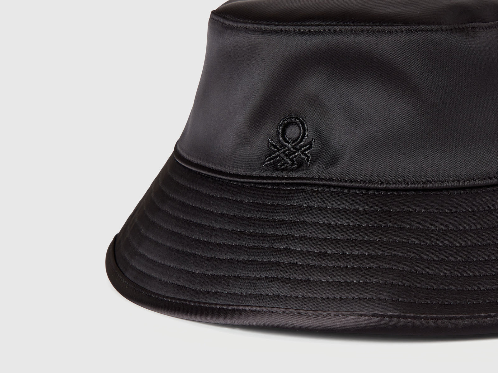 Cappello reversibile stile pescatore da donna nero 3 | Benetton Outlet
