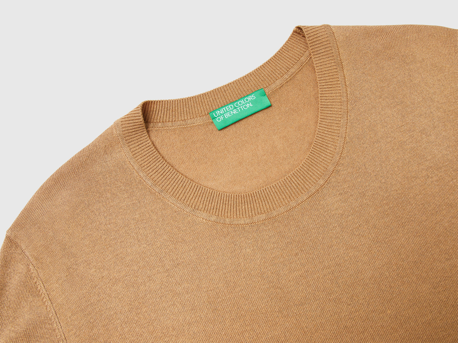 Maglia manica corta in misto seta da donna cammello 3 | Benetton Outlet