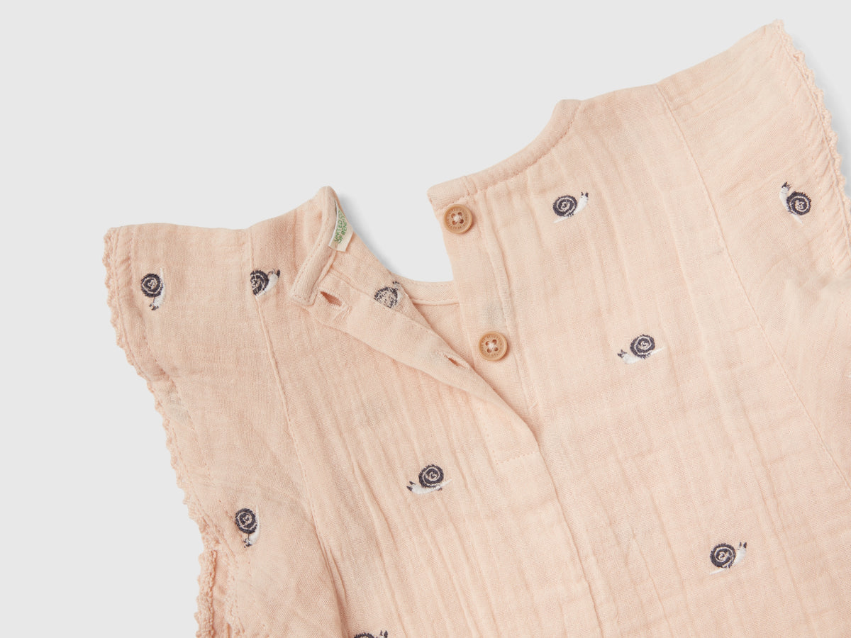 Blusa con volant e ricami