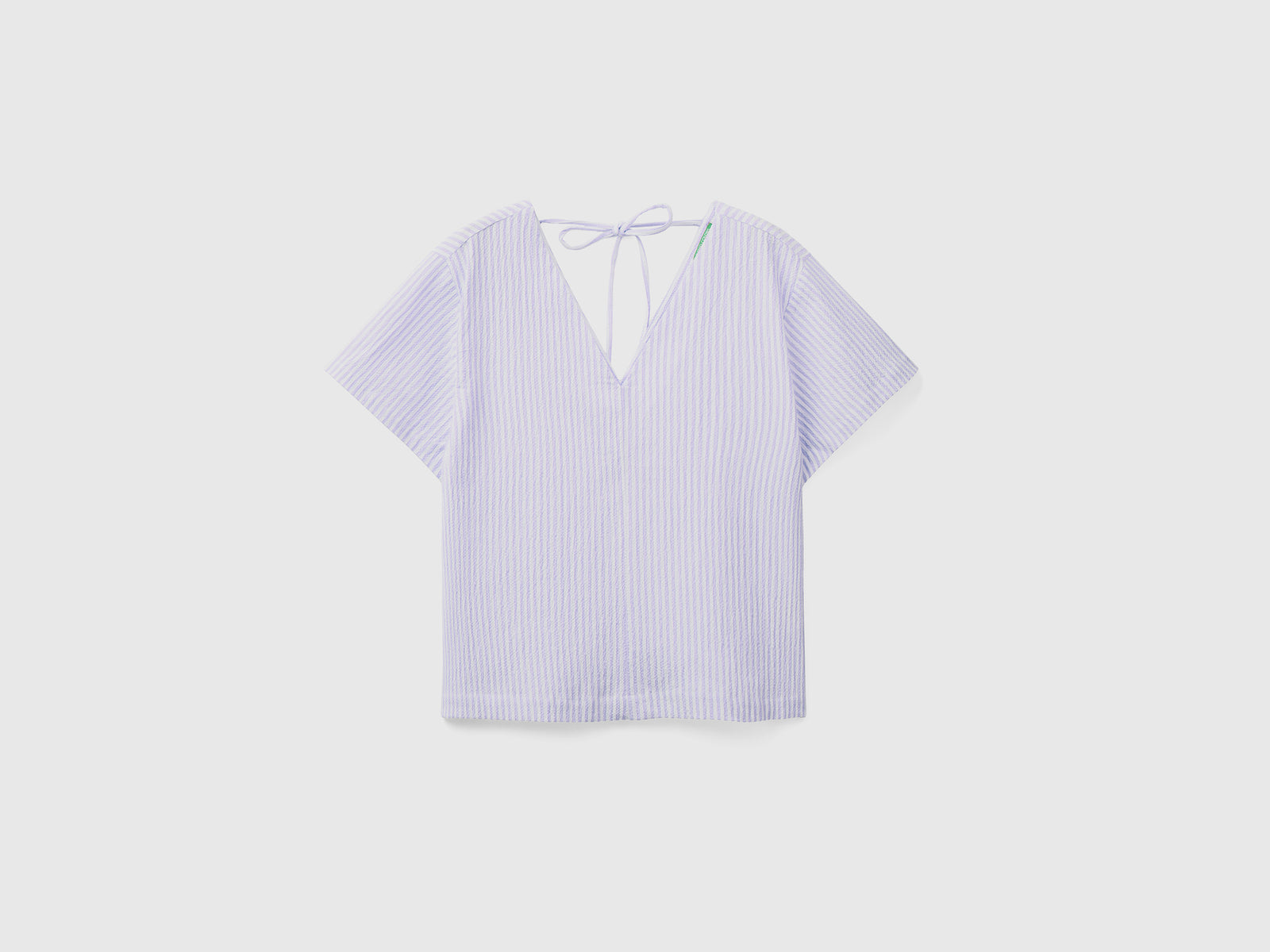 Camicetta leggera in cotone elasticizzato dall'aspetto mosso a righe sottili da donna celeste | Benetton Outlet