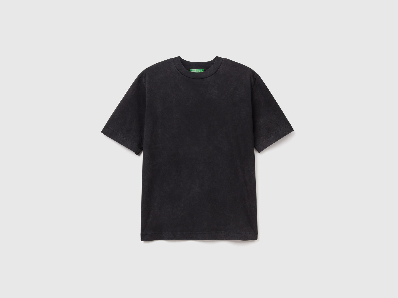 T-shirt girocollo a manica corta realizzata in puro cotone da donna nero | Benetton Outlet