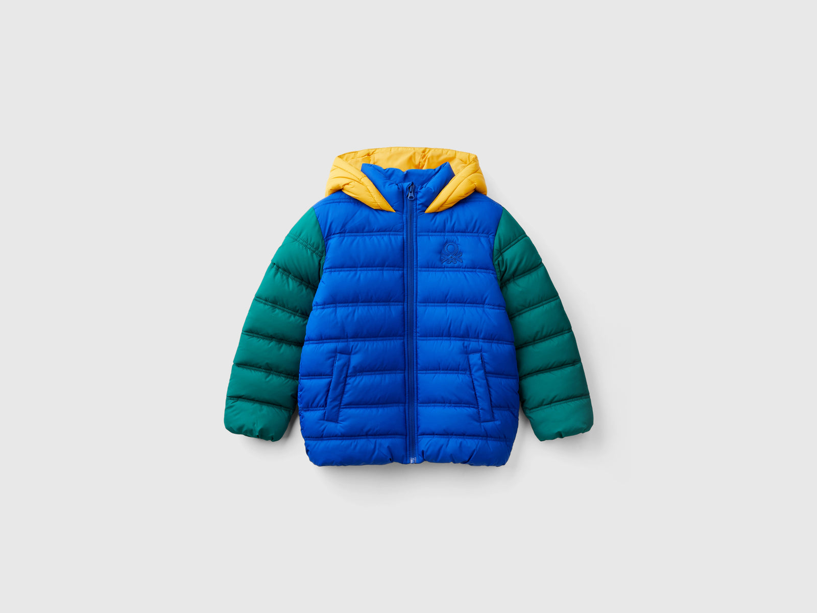 Giubbotto imbottito con cappuccio e logo da bambino multi-color | Benetton Outlet