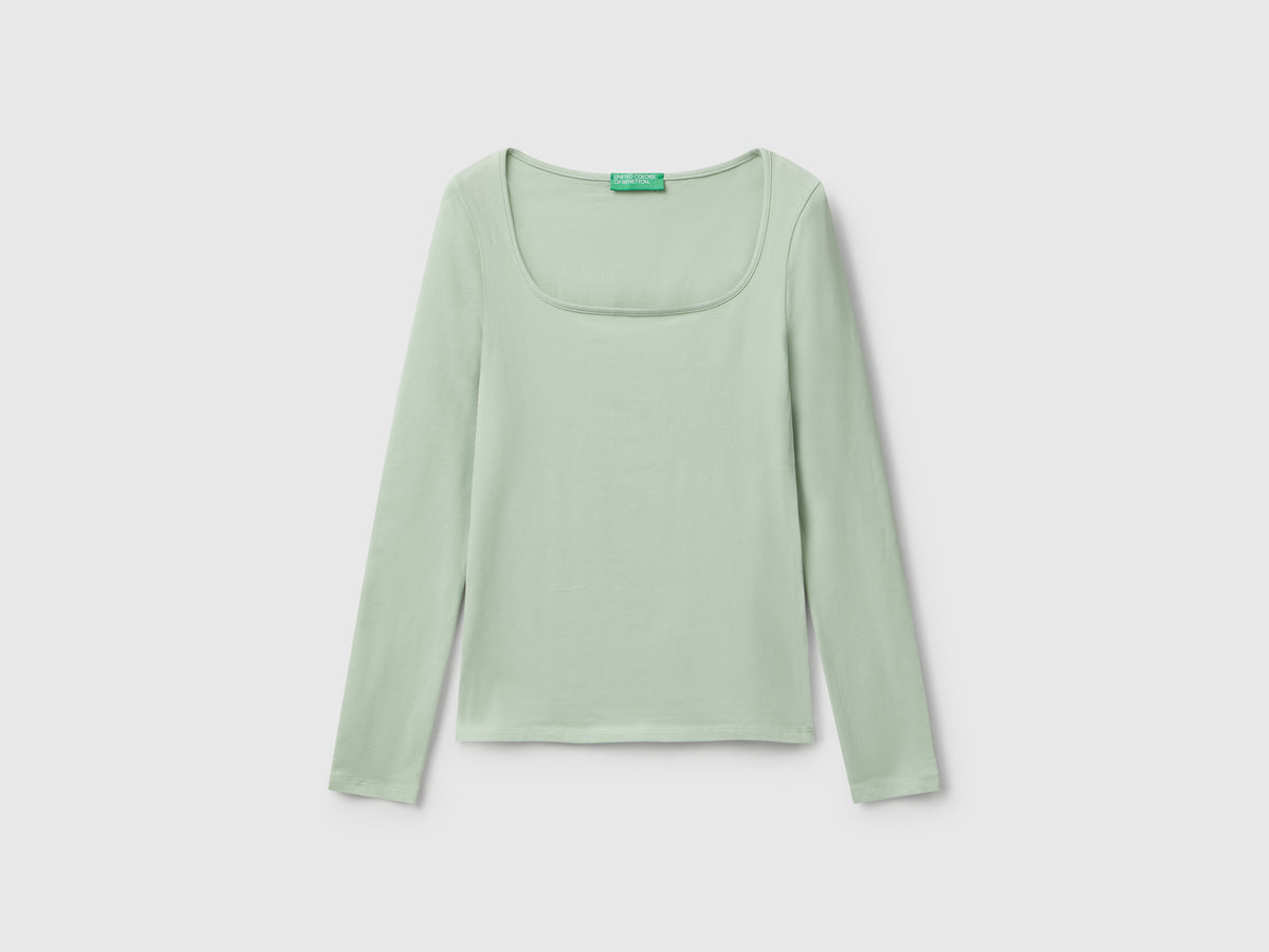 T-shirt con scollo ampio