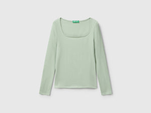 T-shirt con scollo ampio