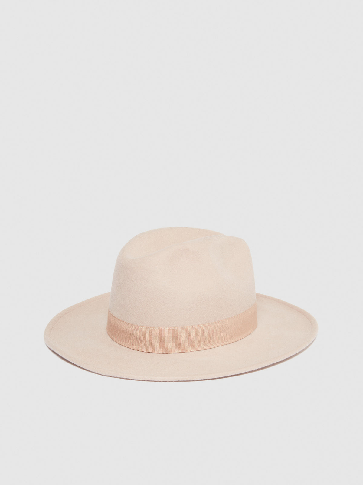 Cappello con nastro