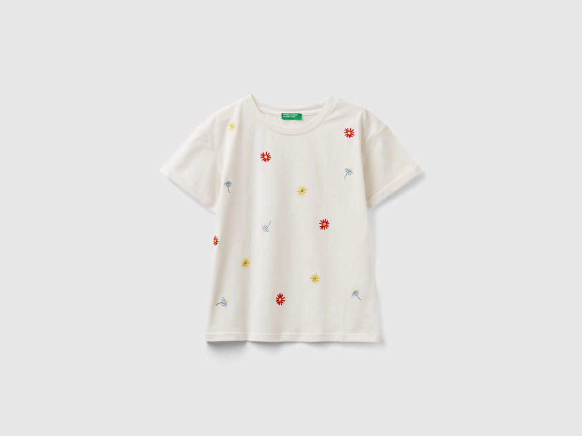 Maglietta con fiori ricamati