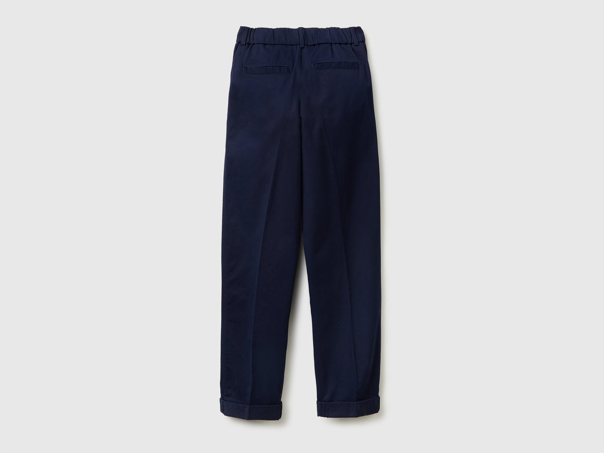 Pantaloni con risvolto in cotone stretch